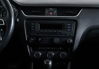 Подержанный автомобиль Skoda Octavia Wagon 2014 года (13 фото)