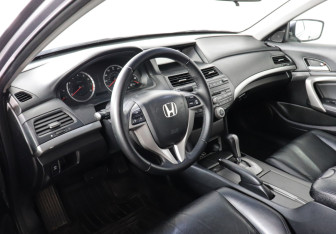 Подержанный автомобиль Honda Accord Coupe 2009 года (7 фото)