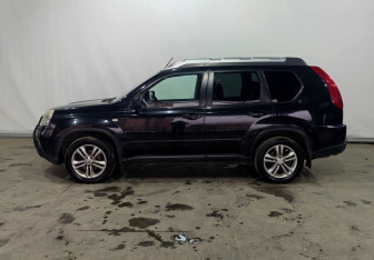 Подержанный автомобиль Nissan X-Trail 2011 года (7 фото)