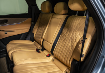 Подержанный автомобиль Jaecoo J8 2024 года (20 фото)