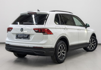 Подержанный автомобиль Volkswagen Tiguan 2022 года (5 фото)