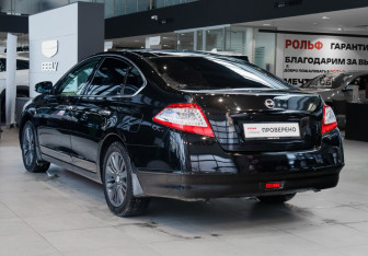 Подержанный автомобиль Nissan Teana 2012 года (6 фото)