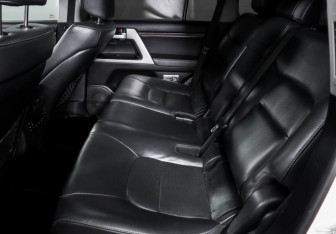 Подержанный автомобиль Toyota Land Cruiser Suv 2015 года (10 фото)