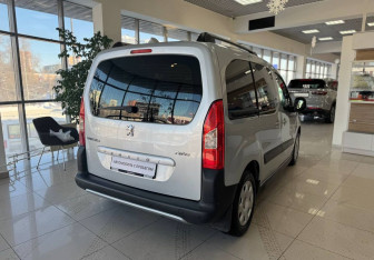 Подержанный автомобиль Peugeot Partner 2011 года (5 фото)
