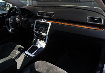 Подержанный автомобиль Volkswagen Passat Sedan 2011 года (7 фото)