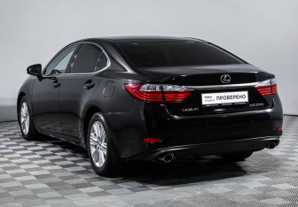 Подержанный автомобиль Lexus ES 2013 года (7 фото)