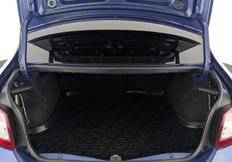 Подержанный автомобиль Renault Logan Sedan 2016 года (10 фото)