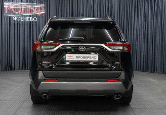 Подержанный автомобиль Toyota RAV4 2020 года (6 фото)