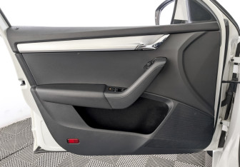 Подержанный автомобиль Skoda Octavia Liftback 2018 года (15 фото)