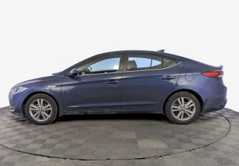 Подержанный автомобиль Hyundai Elantra Sedan 2017 года (8 фото)