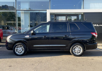 Подержанный автомобиль SsangYong Stavic 2013 года (8 фото)