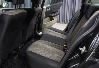 Подержанный автомобиль Renault Megane Sedan 2005 года (11 фото)