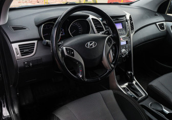 Подержанный автомобиль Hyundai i30 Hatchback 2012 года (12 фото)