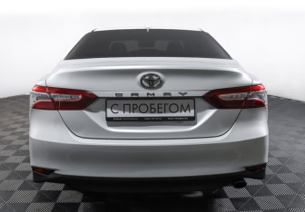 Подержанный автомобиль Toyota Camry Sedan 2018 года (6 фото)