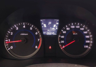 Подержанный автомобиль Hyundai Solaris Sedan 2013 года (12 фото)