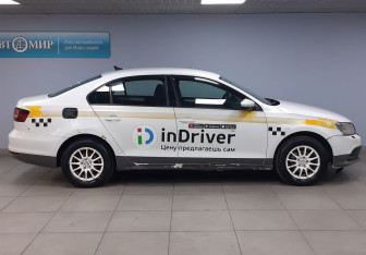 Подержанный автомобиль Volkswagen Jetta Sedan 2018 года (4 фото)