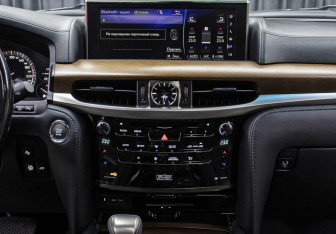 Подержанный автомобиль Lexus LX 2017 года (15 фото)