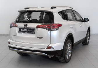 Подержанный автомобиль Toyota RAV4 2019 года (5 фото)