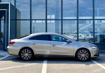 Подержанный автомобиль Volkswagen Passat CC 2012 года (4 фото)