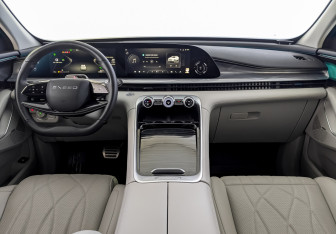 Подержанный автомобиль Exeed RX 2023 года (14 фото)