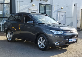 Подержанный автомобиль Mitsubishi Outlander 2014 года (3 фото)