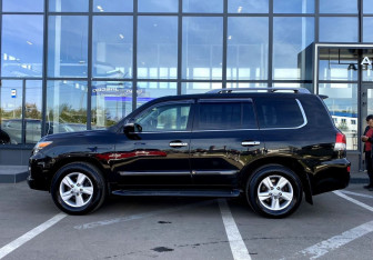 Подержанный автомобиль Lexus LX 2014 года (4 фото)