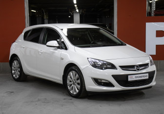 Подержанный автомобиль Opel Astra Hatchback 2014 года (3 фото)