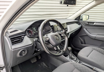 Подержанный автомобиль Skoda Rapid Liftback 2021 года (16 фото)