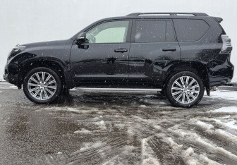 Подержанный автомобиль Toyota Land Cruiser Prado 2017 года (8 фото)