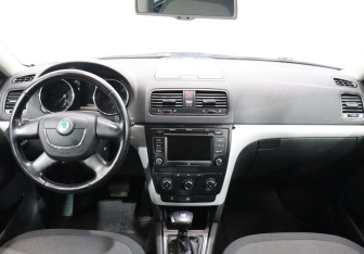 Подержанный автомобиль Skoda Yeti 2012 года (13 фото)