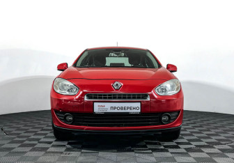 Подержанный автомобиль Renault Fluence 2012 года (2 фото)