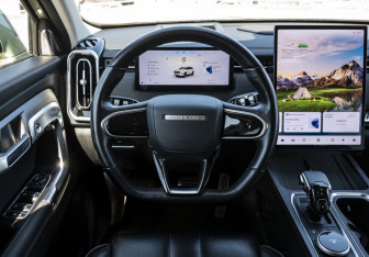 Подержанный автомобиль Jaecoo J7 2023 года (10 фото)
