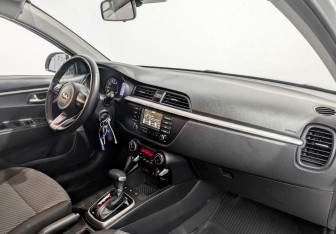 Подержанный автомобиль Kia Rio Hatchback 2020 года (11 фото)