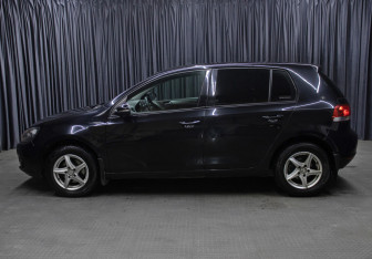 Подержанный автомобиль Volkswagen Golf Hatchback 2010 года (8 фото)