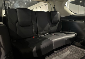 Подержанный автомобиль Nissan Patrol 2013 года (15 фото)