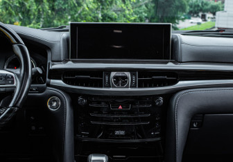 Подержанный автомобиль Lexus LX 2020 года (11 фото)