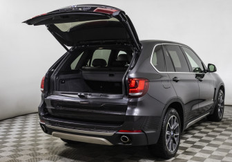 Подержанный автомобиль BMW X5 2016 года (18 фото)