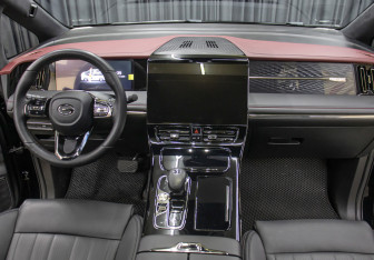 Подержанный автомобиль GAC M8 2023 года (18 фото)