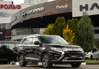 Подержанный автомобиль Mitsubishi Outlander 2019 года (4 фото)