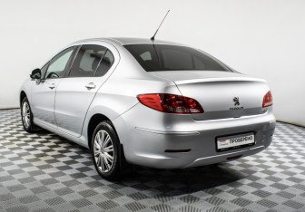 Подержанный автомобиль Peugeot 408 2012 года (7 фото)