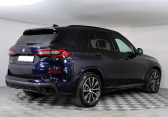 Подержанный автомобиль BMW X5 2021 года (2 фото)