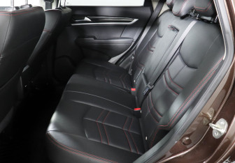 Подержанный автомобиль DongFeng AX7 2019 года (11 фото)