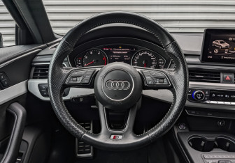 Подержанный автомобиль Audi A4 Sedan 2017 года (22 фото)