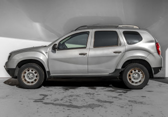 Подержанный автомобиль Renault Duster 2013 года (8 фото)