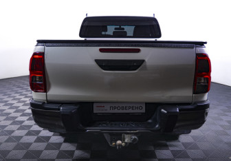 Подержанный автомобиль Toyota Hilux 2020 года (6 фото)