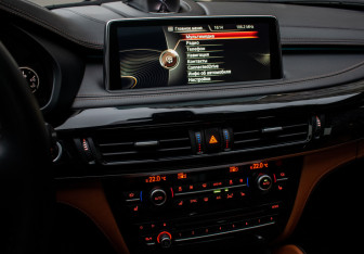 Подержанный автомобиль BMW X6 M 2016 года (18 фото)