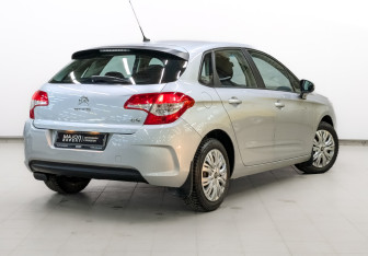 Подержанный автомобиль Citroen C4 Hatchback 2014 года (5 фото)