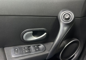 Подержанный автомобиль Renault Clio Hatchback 2007 года (17 фото)