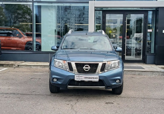 Подержанный автомобиль Nissan Terrano 2014 года (2 фото)
