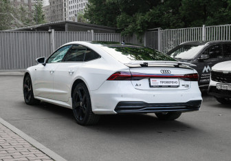 Подержанный автомобиль Audi A7 2021 года (6 фото)